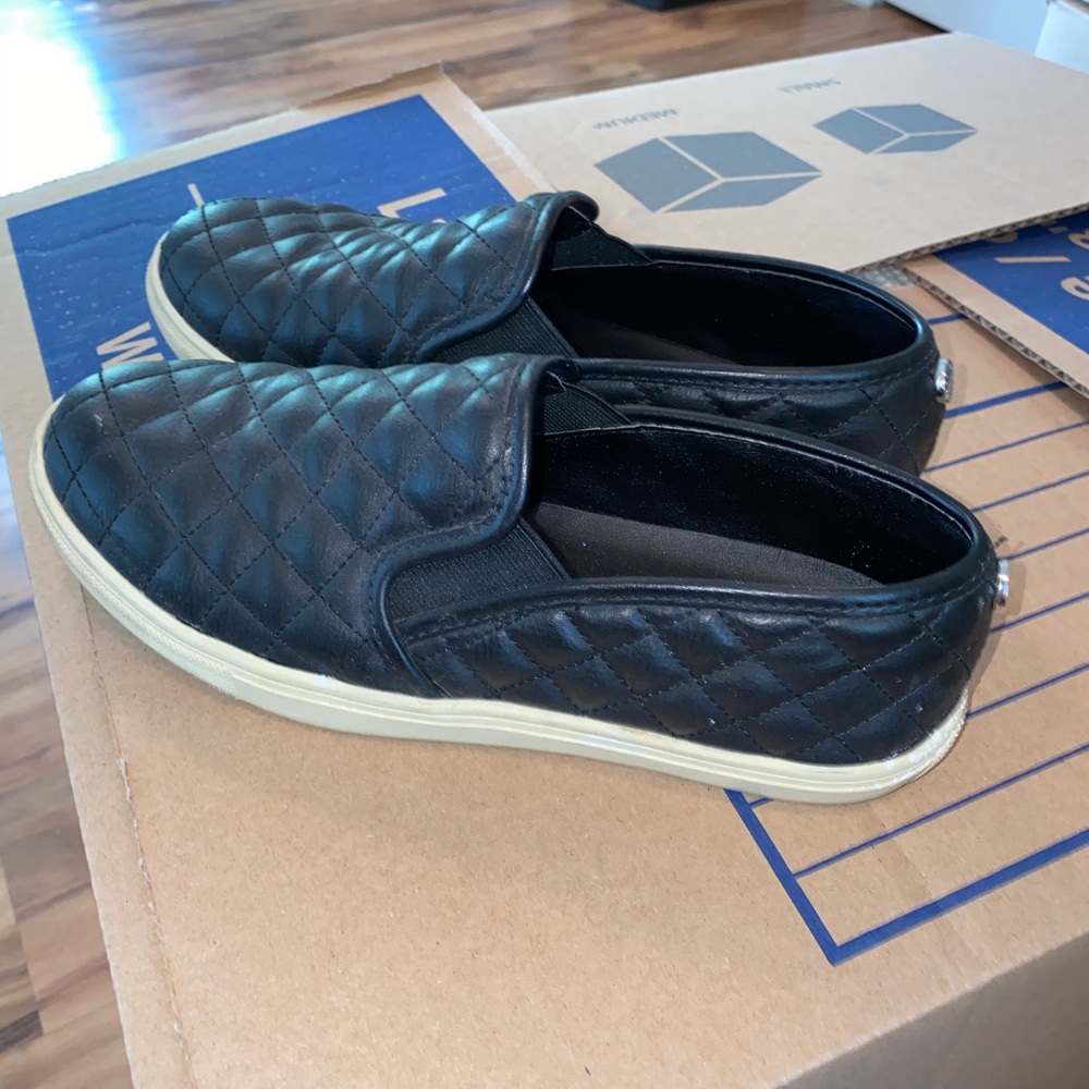 Steve Madden Low Top Slip Ons